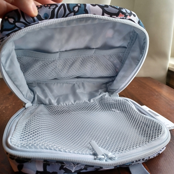 Vera Bradley Mini Zip-Around Cosmetic in Lisbon Medallion NWT - Picture 3 of 4